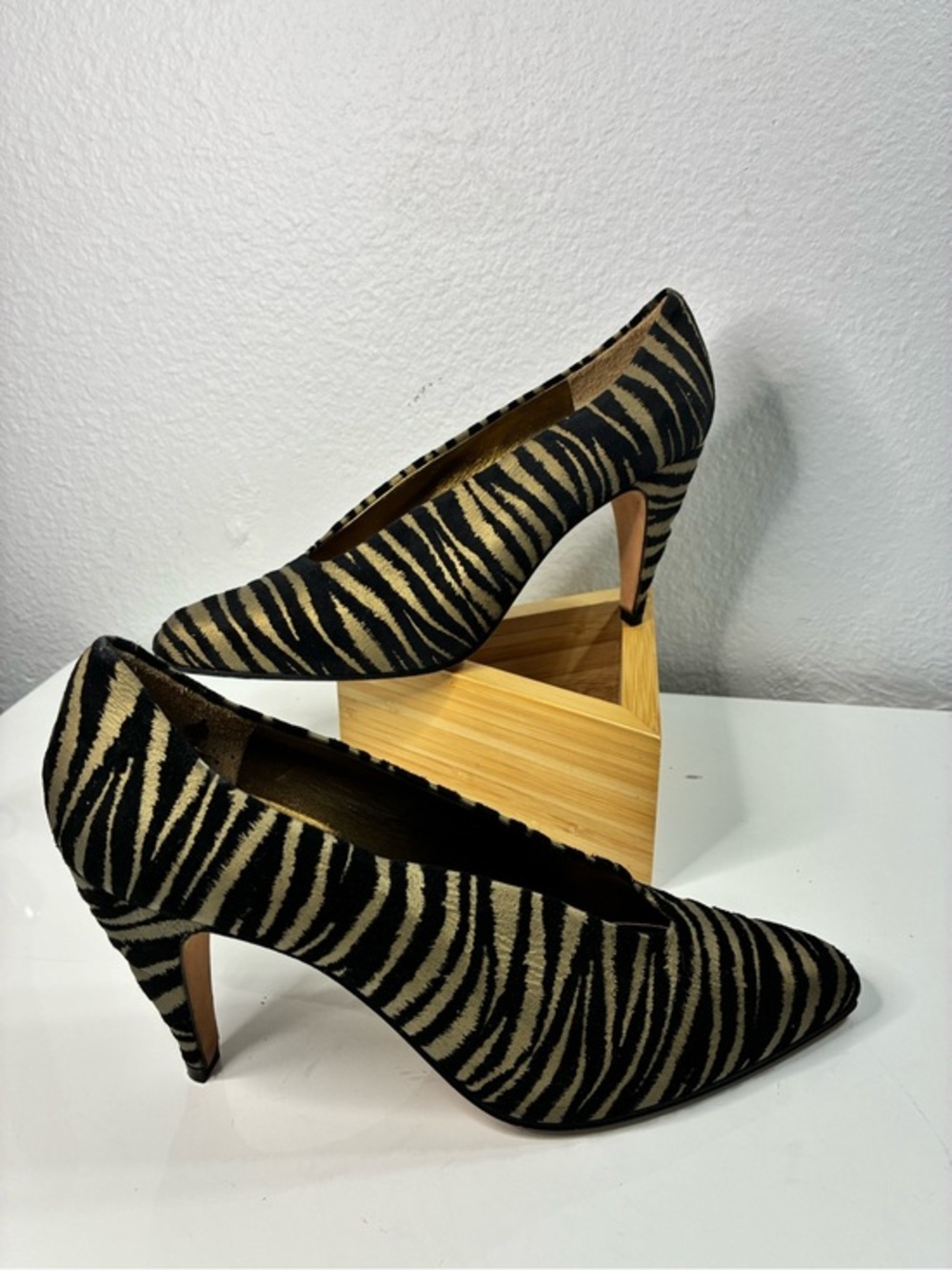 VTG Via Spiga 10B Suede Zebra-Print Pointed Toe Pumps in Black and Metallic GLD